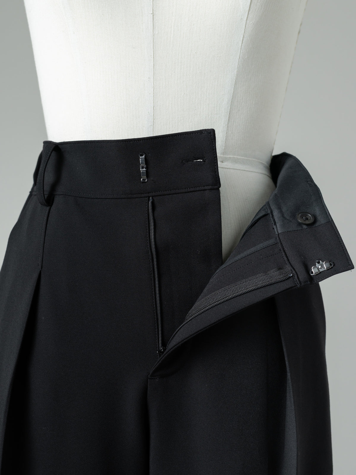【HANKYU】RELAXED HALF PANTS