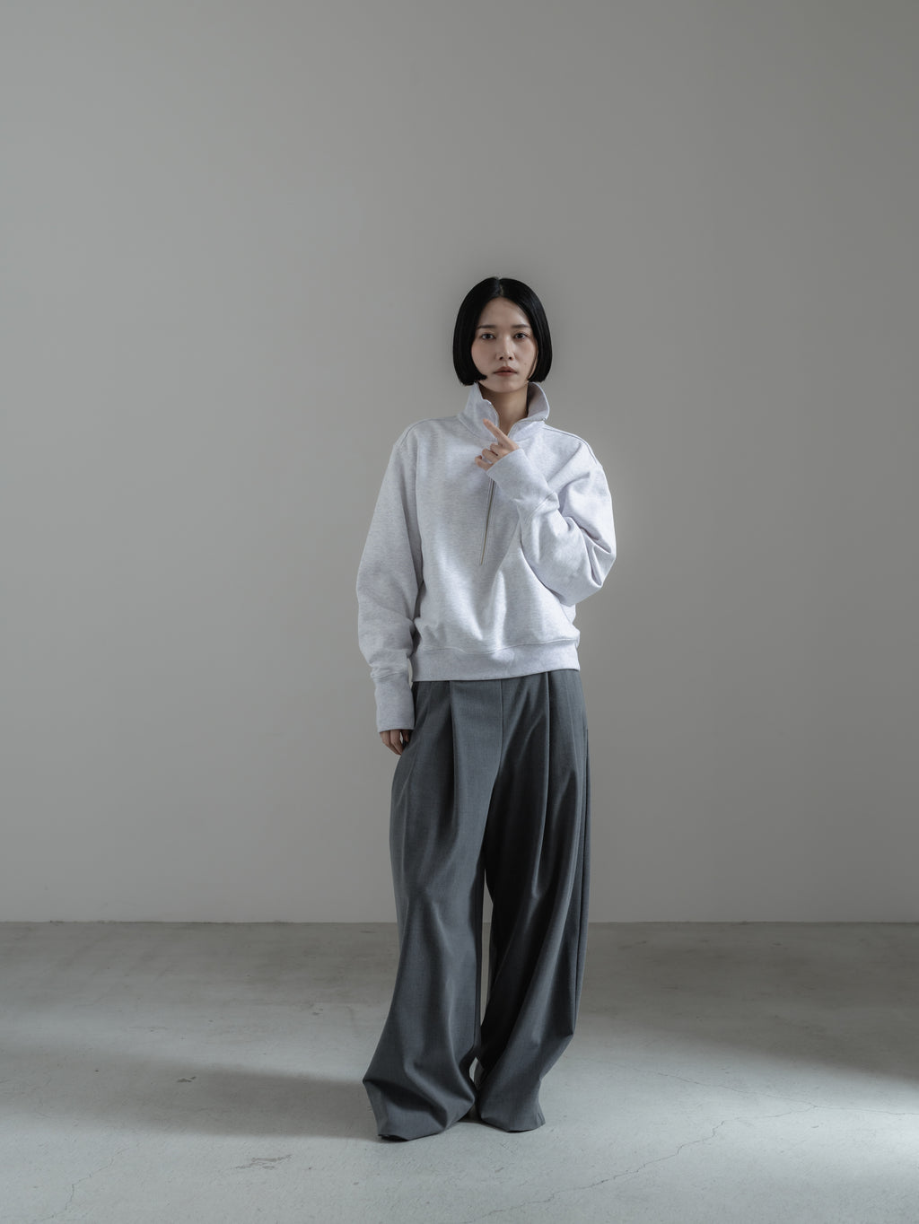 【PRE ORDER】HALF ZIP SWEAT