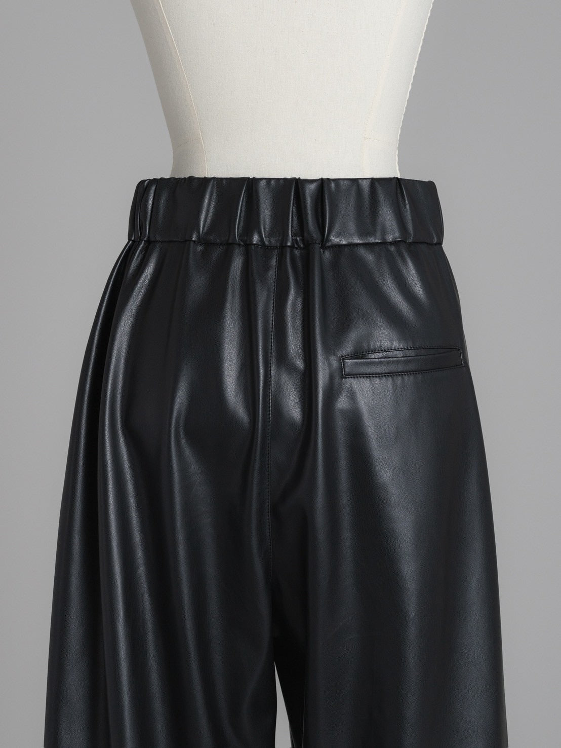 FORM PANTS/Leather black