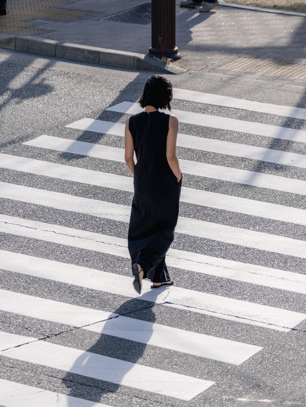 CUT OUT DRESS / black