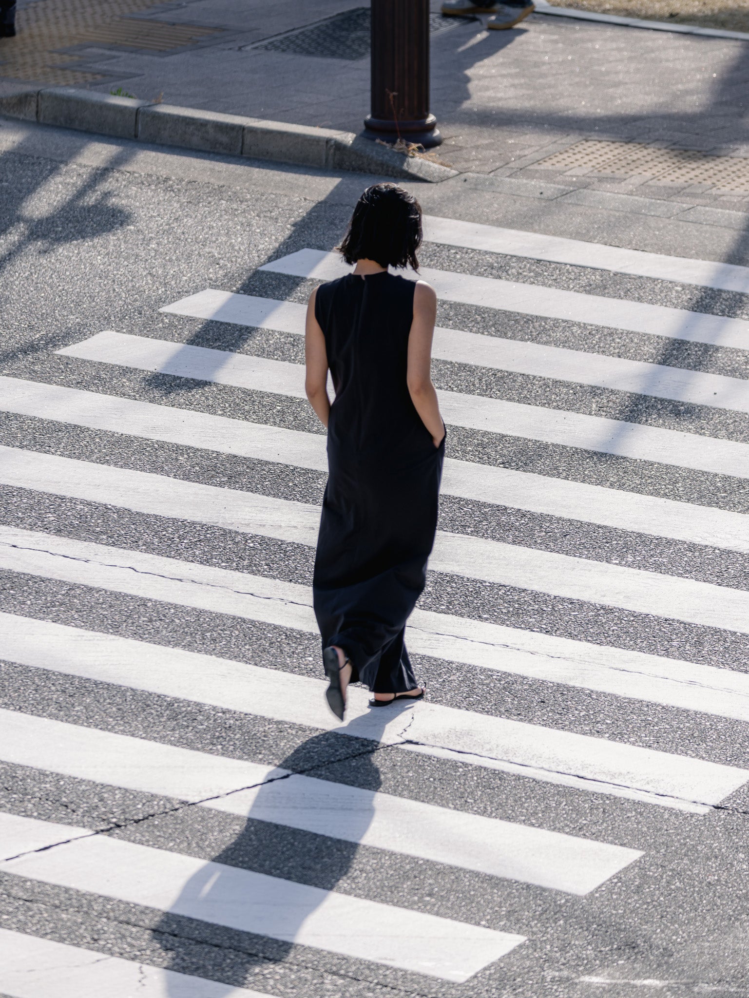 CUT OUT DRESS / black