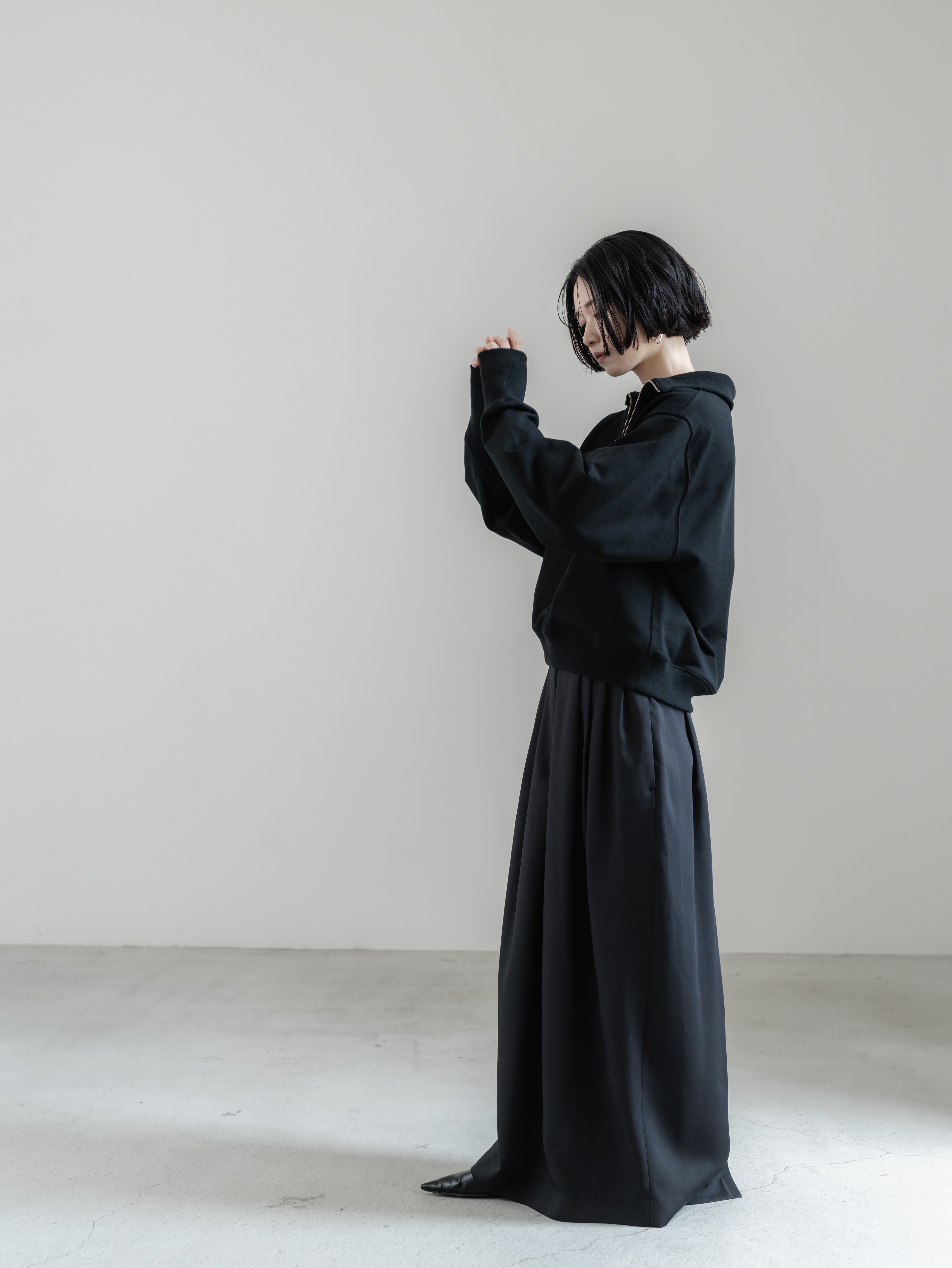 【PRE ORDER】HALF ZIP SWEAT