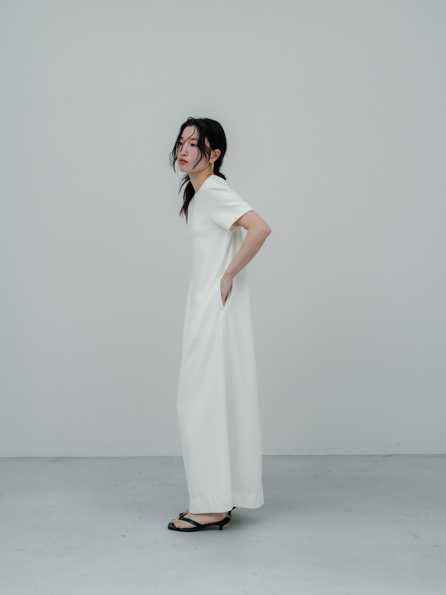 SILKY TECH DRESS/White