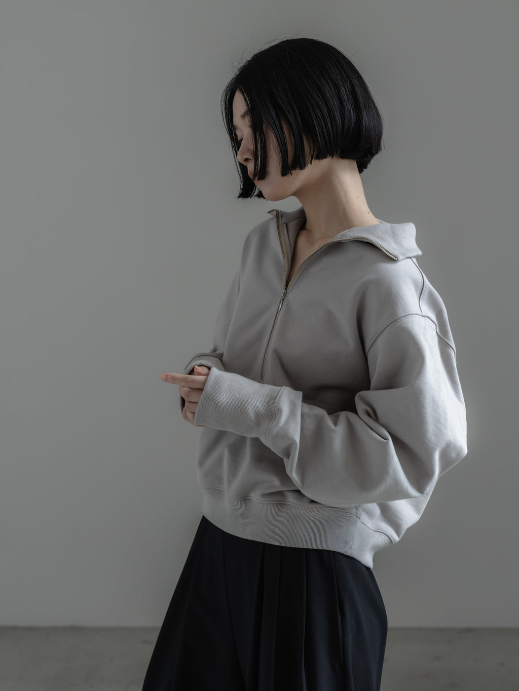 【PRE ORDER】HALF ZIP SWEAT