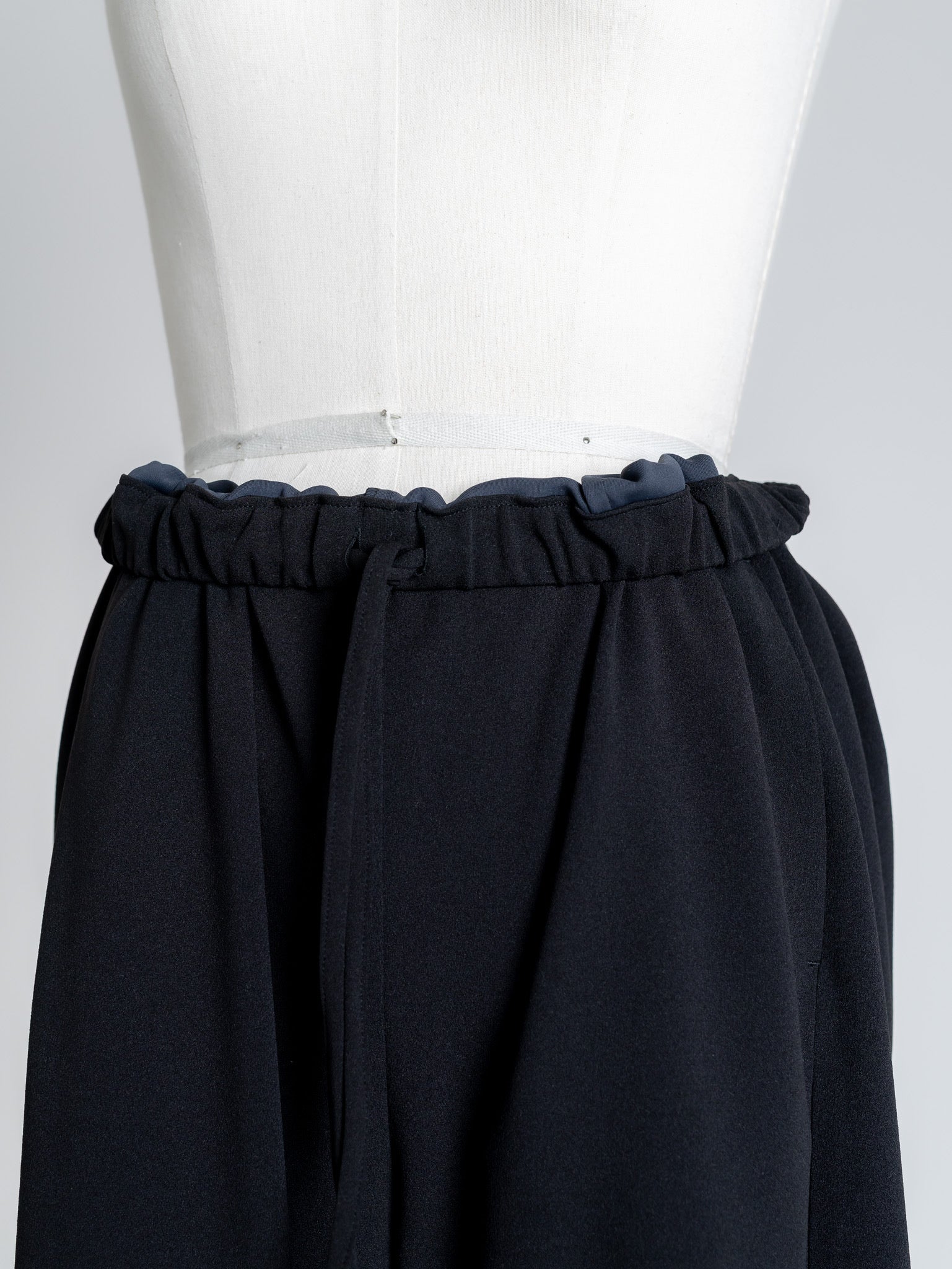SILKY SLIT PANTS/Black