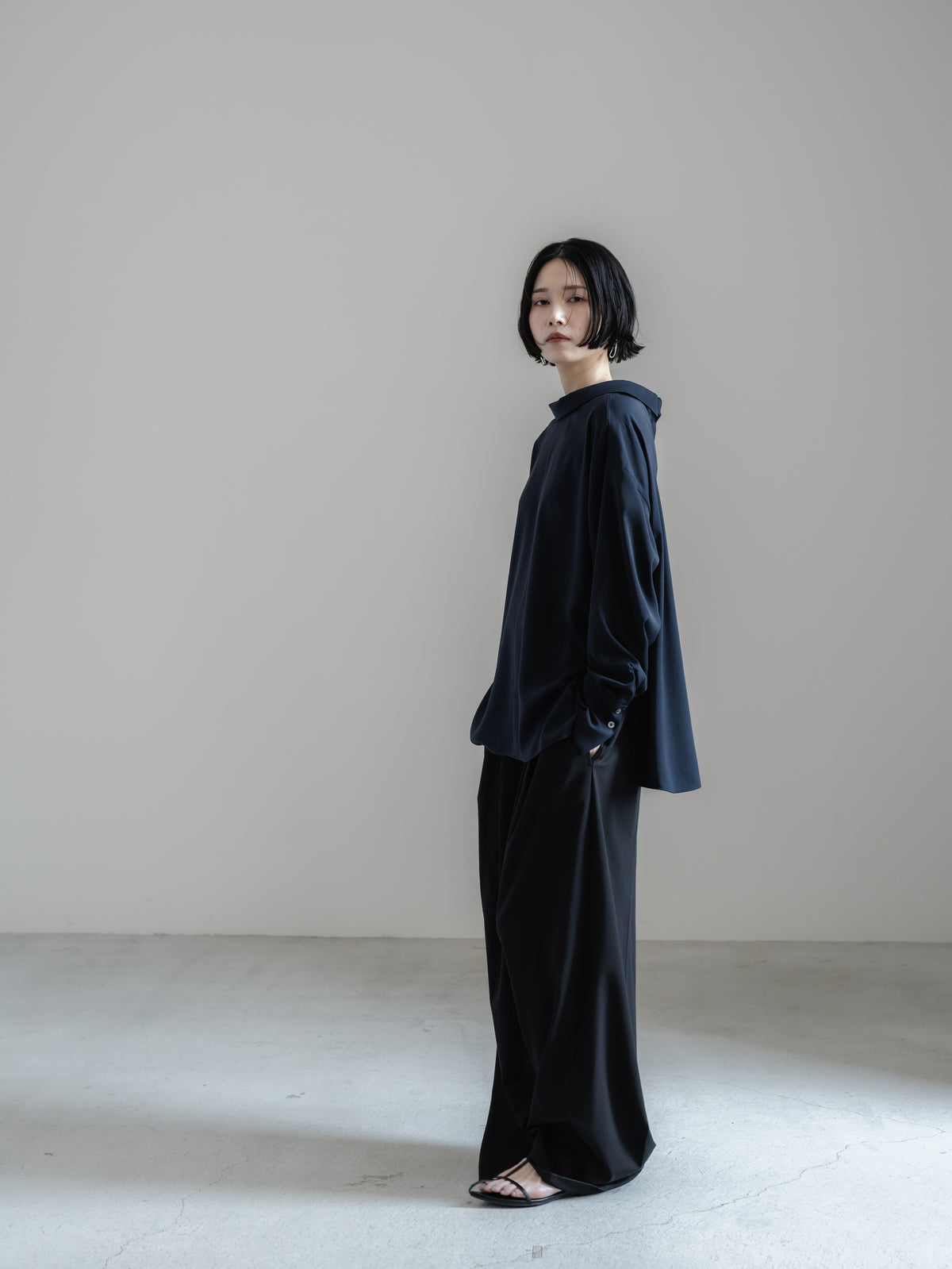 【HANKYU】CHAMELEON SUEDE TOUCH SHIRT