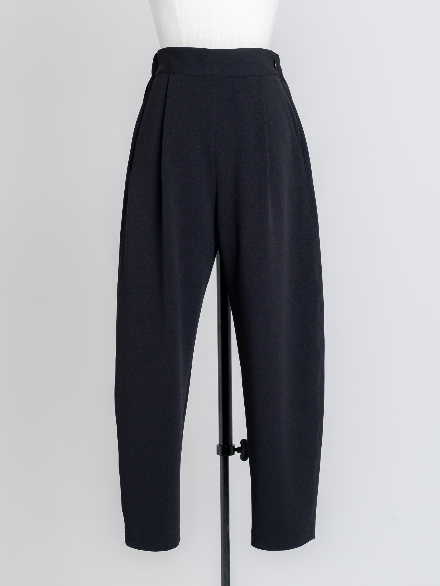 SILKY FORM PANTS/Black