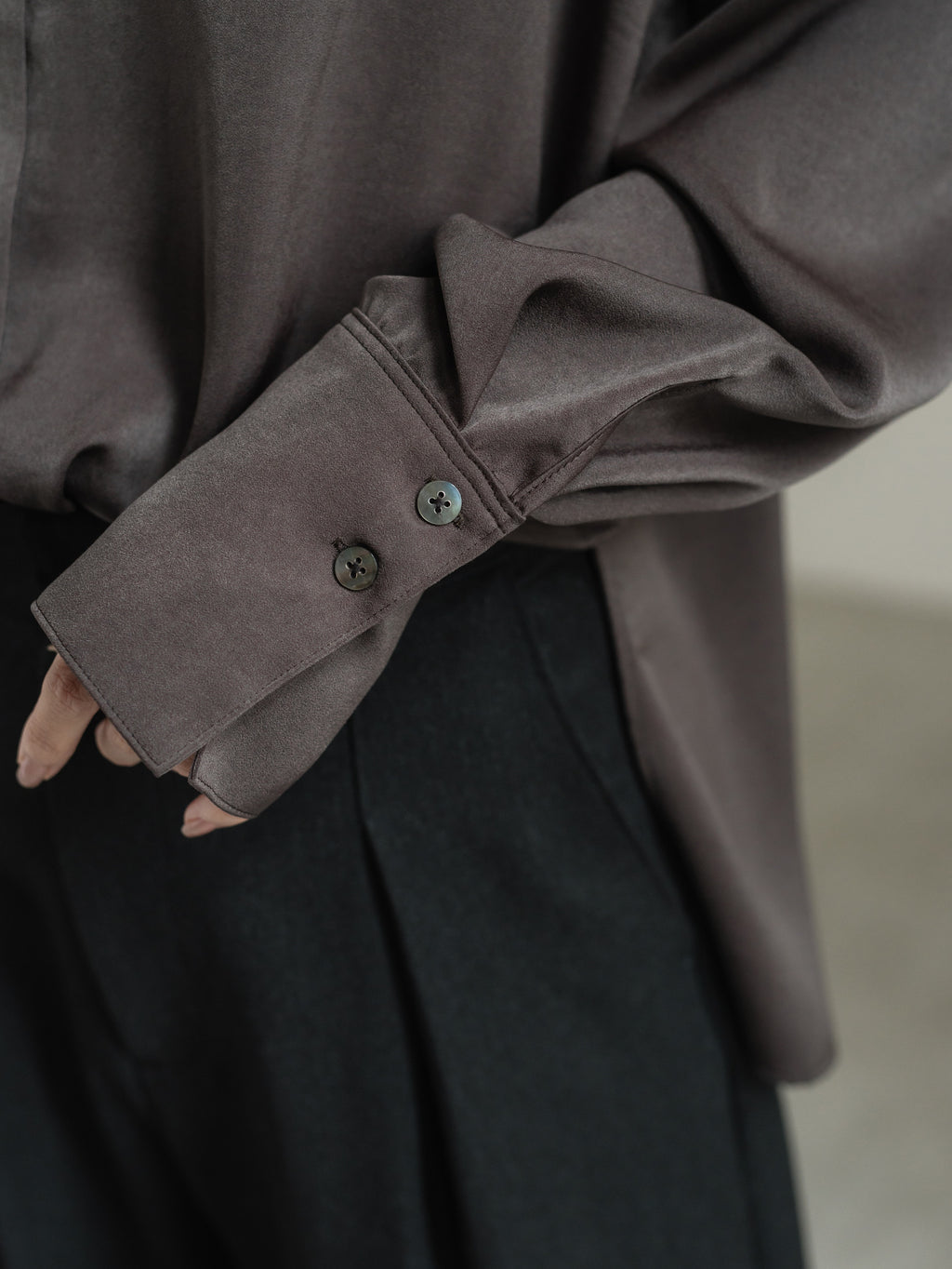 【HANKYU】CHAMELEON SUEDE TOUCH SHIRT