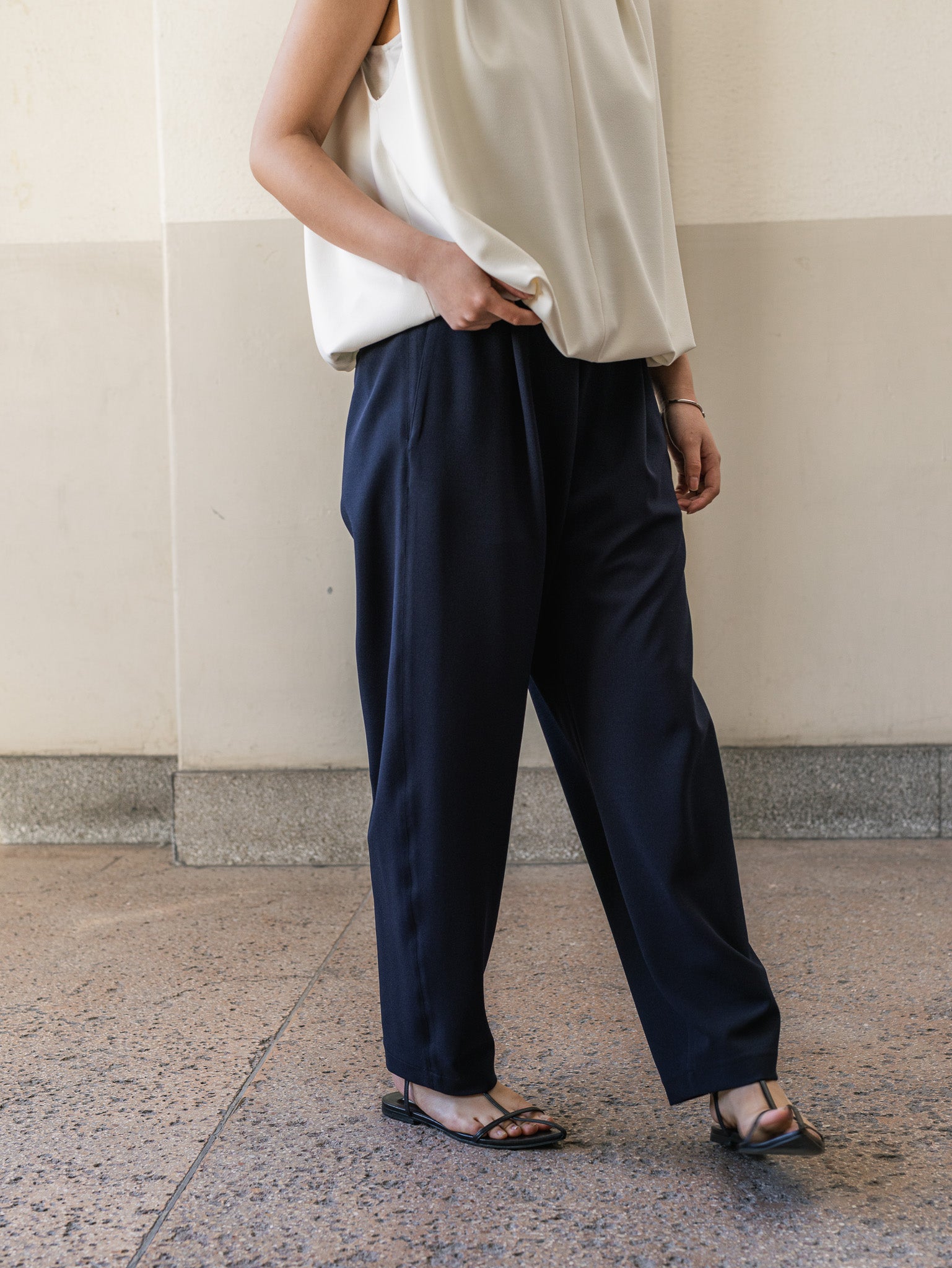 SILKY FORM PANTS/Navy