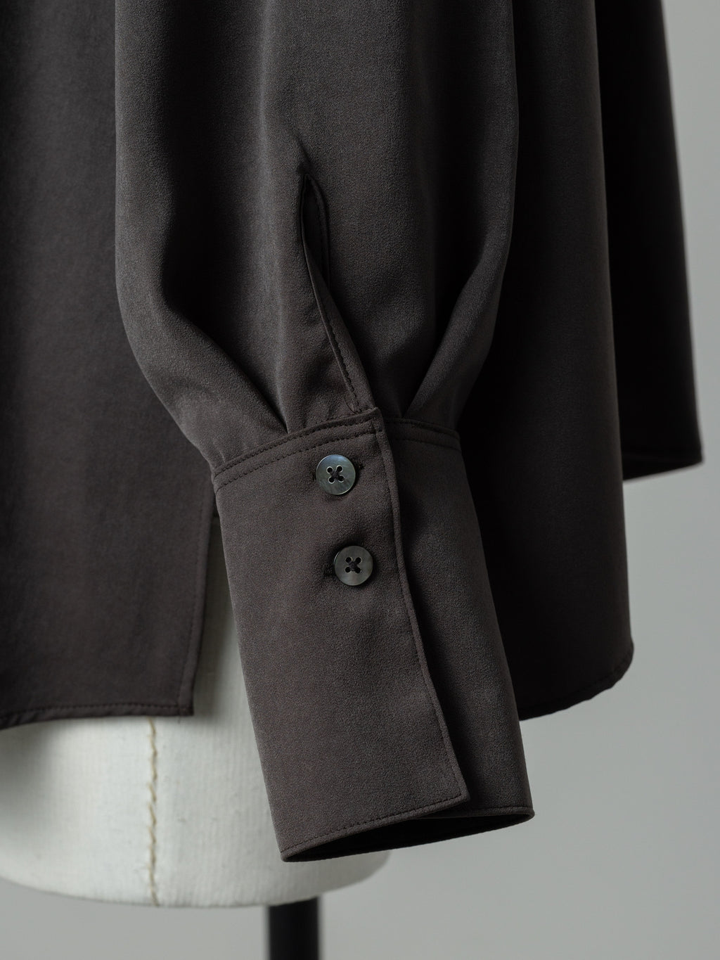 【HANKYU】CHAMELEON SUEDE TOUCH SHIRT