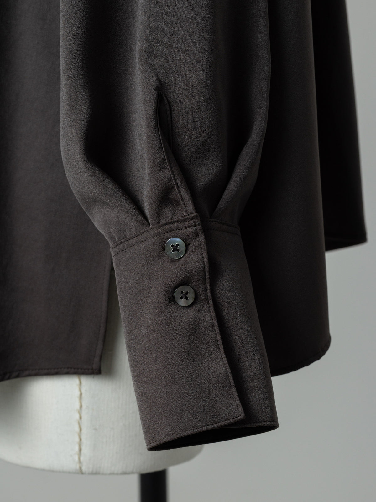 【HANKYU】CHAMELEON SUEDE TOUCH SHIRT