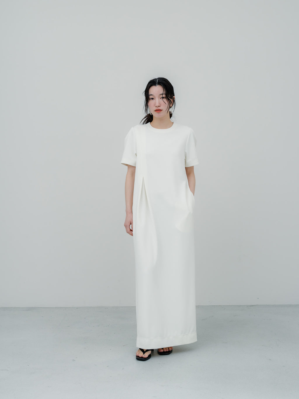 SILKY TECH DRESS/White