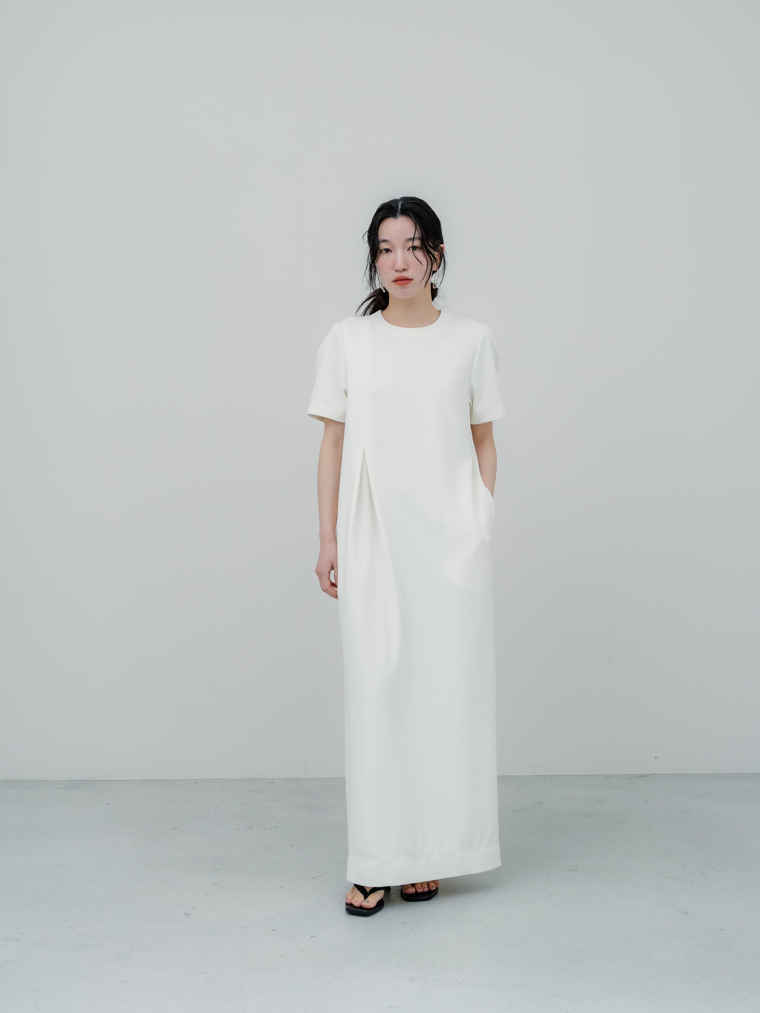 SILKY TECH DRESS/White