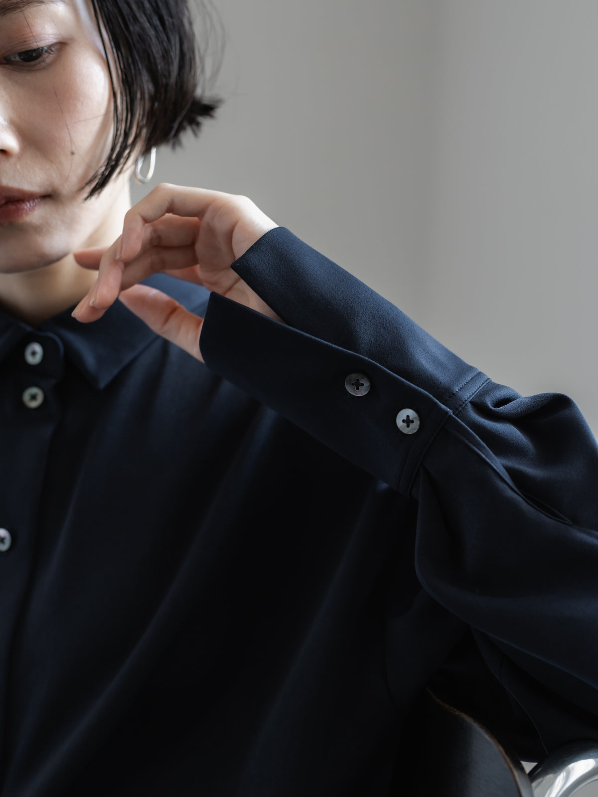 【HANKYU】CHAMELEON SUEDE TOUCH SHIRT