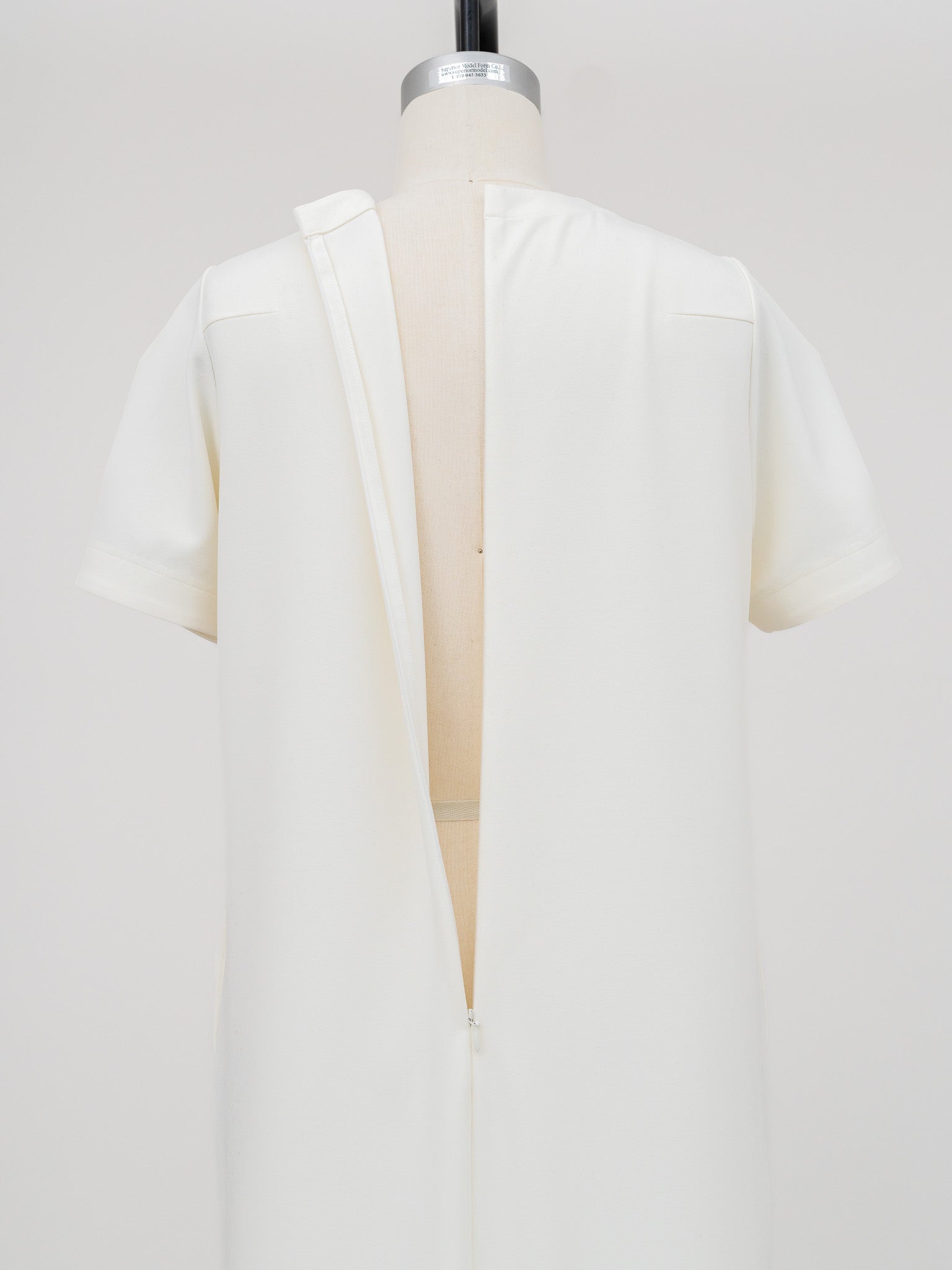 SILKY TECH DRESS/White