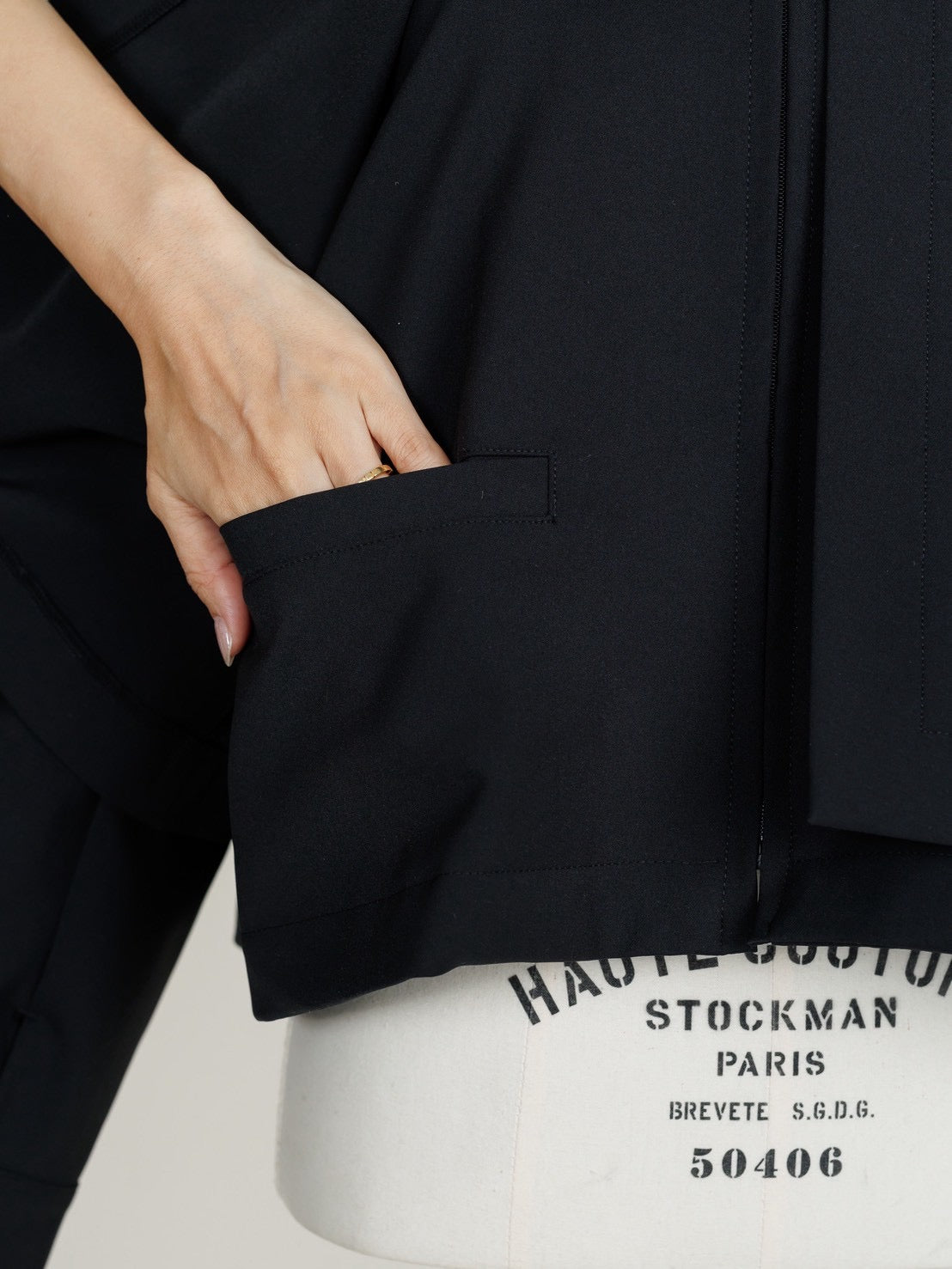 PRE ORDER]JERSEY LIKE COAT/Black – FREY.online